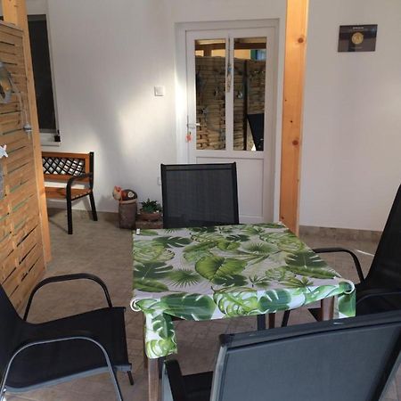 Teraszos Haz Hotell Balatonlelle Exteriör bild