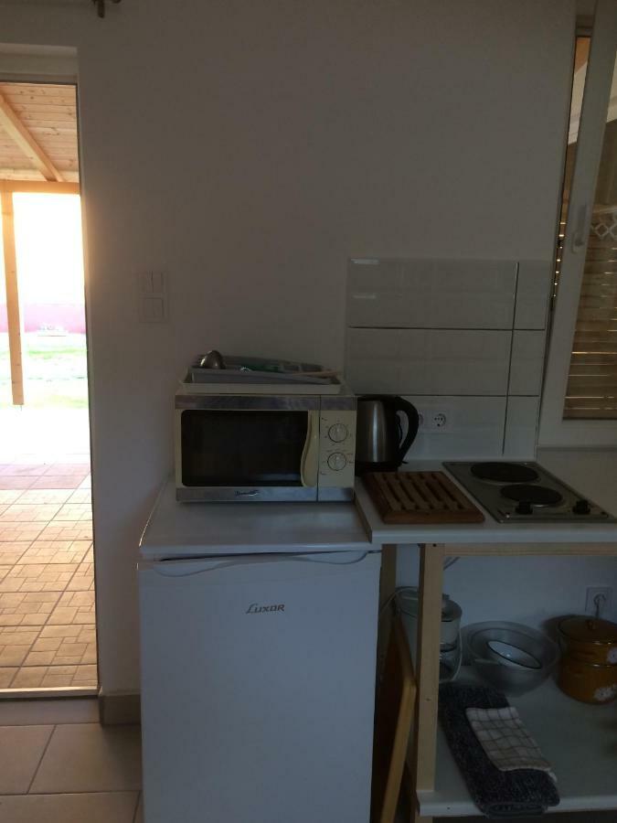 Teraszos Haz Hotell Balatonlelle Exteriör bild