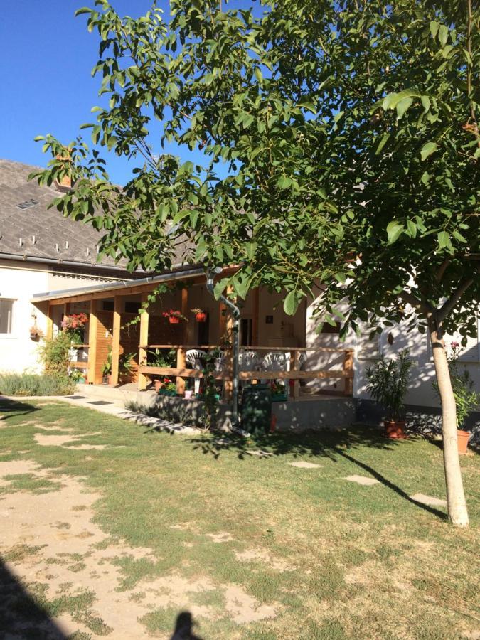Teraszos Haz Hotell Balatonlelle Exteriör bild